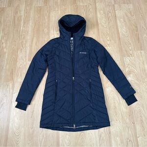 Columbia Blue Puffer Jacket with Quilted Design and High Collar
